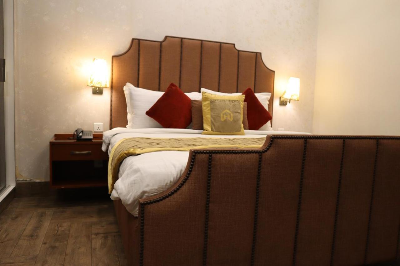 Hayyat Luxury Hotel Suites Lahore Exterior foto