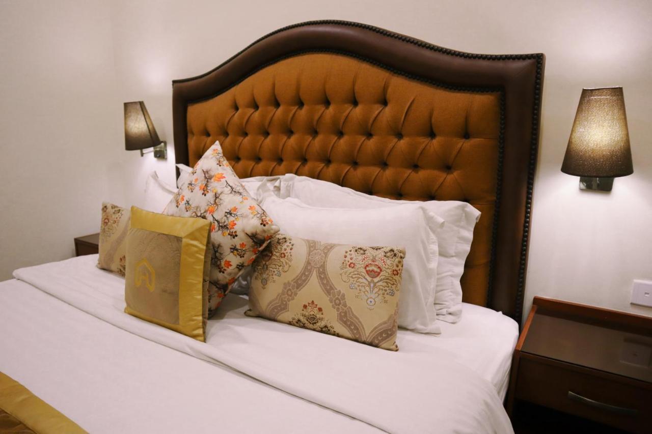 Hayyat Luxury Hotel Suites Lahore Exterior foto